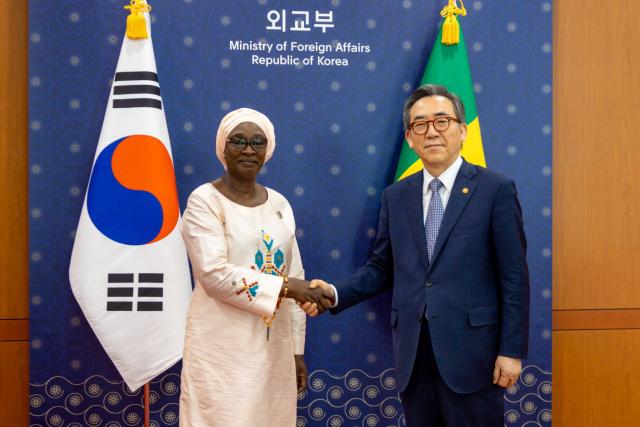 Entretien Bilatéral entre Mme Yassine Fall et SEM CHO Tae-Yul en Marges du Sommet Corée-Afrique 